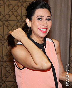 Karisma felicitates Playwin Jackpot winners