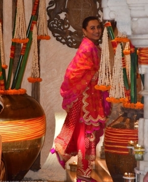Rani Mukherji shys away but gets clicked by the press 
