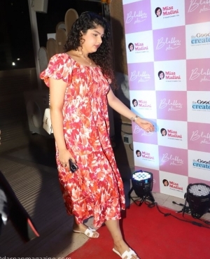 Anshula Kapoor looks beautiful in her flowy red dress 