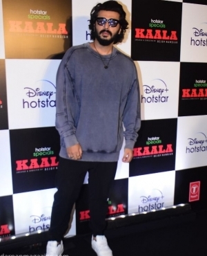 Arjun Kapoor is casual vibes with a sweatshirt and glasses 