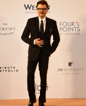 Anil Kapoor looks jhakas in his suit 