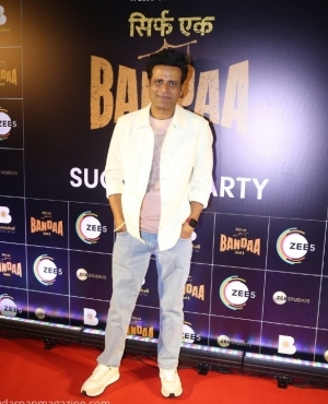 Manoj Bajpayee looks dapper in blazer and jeans