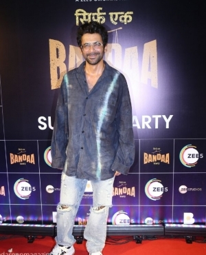 Sunil Grover sports in denim 