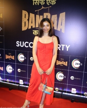 Shweta Basu is looking easy breezy in her red dress 
