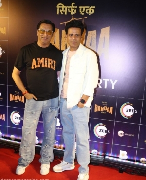 Madhur Bhandarkar poses with Manoj Bajpayee