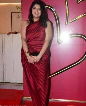 Anshula Kapoor looks cute in her red dress 