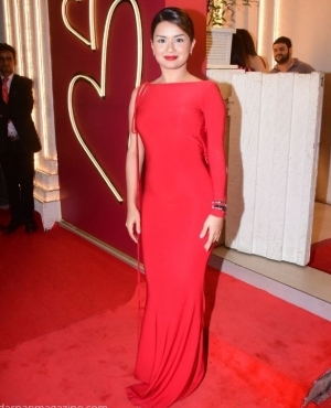 Avneet Kaur looks pretty in her long dress 