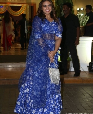 Huma Qureshi looks beautiful in blue 