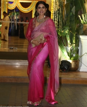 Sonali Kulkarni looks pretty in her dazzling pink saree 