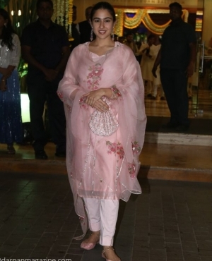 Sara Ali Khan looks beautiful pink 
