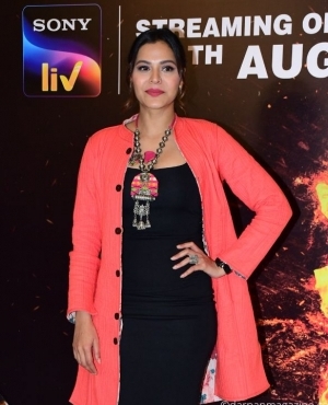 Tanu Vidyarthi poses solo