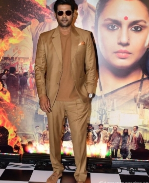 Sohum Shah gets suited for promotion