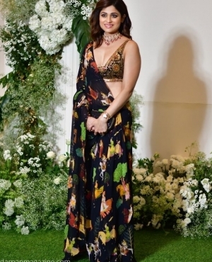 Samita Shetty goes for a floral outfit for the festivities 