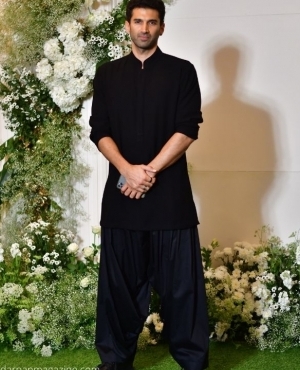 Aditya Roy Kapur looks handsome in black ethnic outfit 