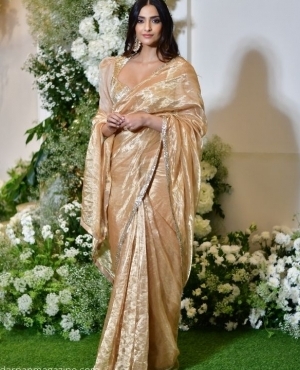 Sonam Kapoor shimmers in her saree 