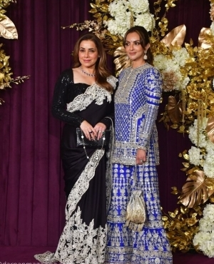 Neelam Kothari and Seema Khan look beautiful 