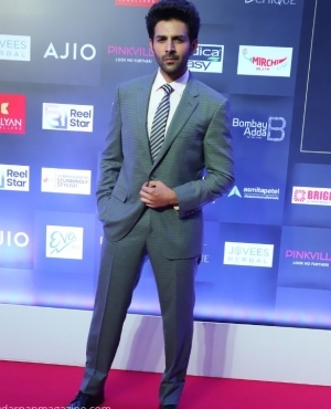 Kartik Aaryan is dapper in his suit 