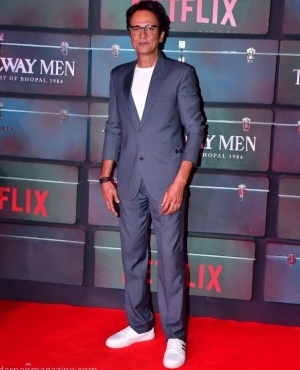 Kay Kay Menon looks hot in his grey suit 