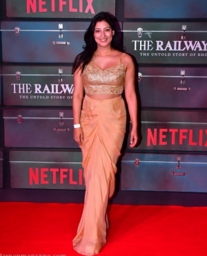 Niharica Raizada is a vision in her orange/gold saree 