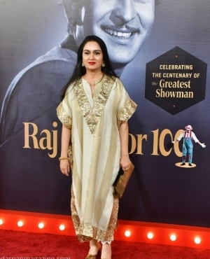 Padmini Kolhapure looks beautiful in her outfit with gold high heels