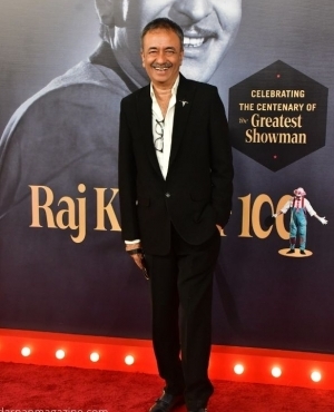 Rajkumar Hirani poses for the shutterbugs 