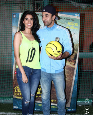 Ranbir Kapoor plays football to promote film 'Lekar Hum Deewana Dil'