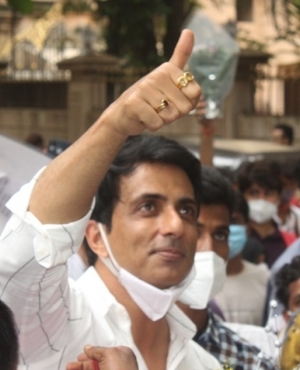 Real Hero Sonu Sood gets B'Day love from fans