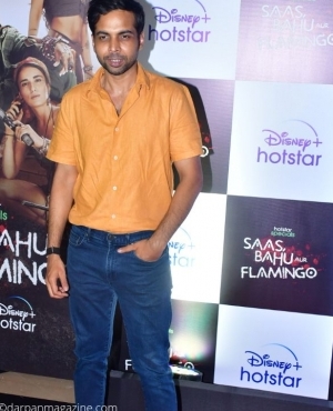 Abhishek Banerjee dons on a mustard shirt with jeans 