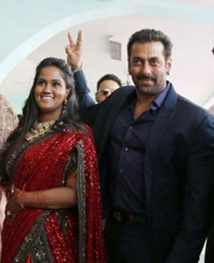 Salman Attends Arpita's Wedding Reception