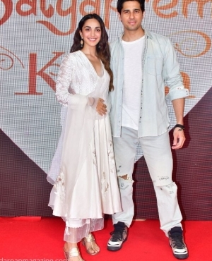 Kiara Advani and Sid Malhotra are looking great together 