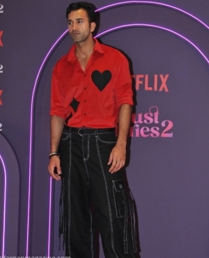 Gurfateh Pirzada opts for red dress shirt and baggy pants 