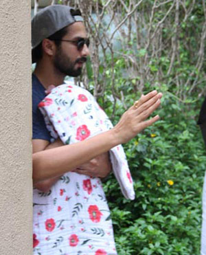 Shahid Returns Home With Daughter