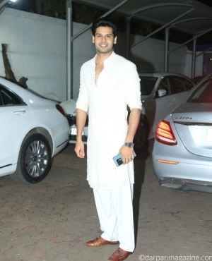 Abhimanyu Dassani goes for all white get up 