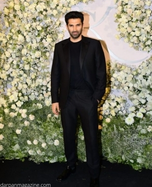 Aditya Roy Kapur looks dapper in black