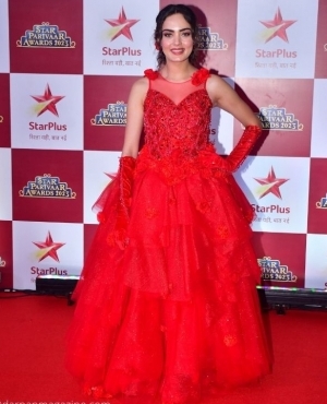 Himanshi Parashar gives Disney princess vibes on the red carpet 