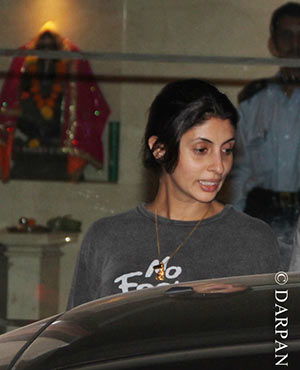 Shweta Bachchan Nanda snapped ouside Karan Johar's house