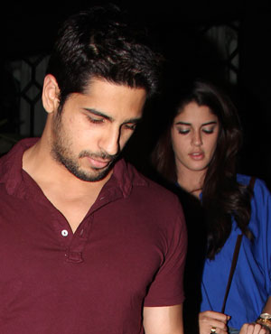 Sidharth Malhotra snapped with a mystery girl