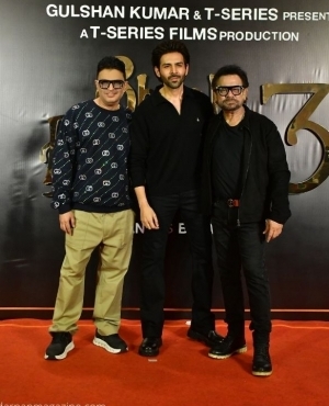 Managing Director of T-Series Bhushan Kumar,  Kartik Aaaryan, and Director of the film Bhool Bhulaiyaa 3 Anees Bazmee pose together 
