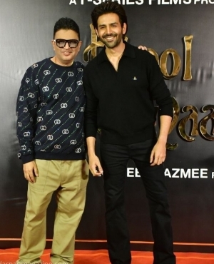 Bhushan Kumar and Kartik Aaryan pose together 