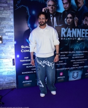 Jimmy Shergill gives us casual vibes in hoodie and jeans 