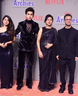 Mihir Ahuja accompanied by family on the red carpet 