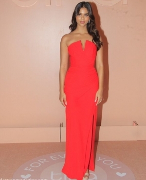 Suhana Khan stuns in her red dress 