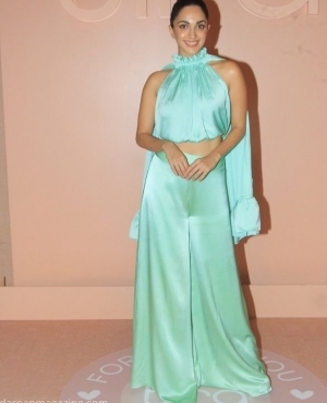 Kiara Advani sizzles in her sea green outfit 