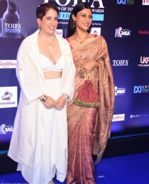 Guneet Monga and Konkana Sen Sharma get clicked together 