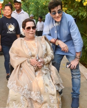 Shoba Kapoor with wife Jeetendra 