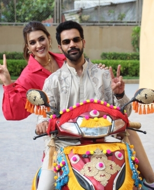 RajKummar Rao & Kriti Sanon outside JW Marriot 