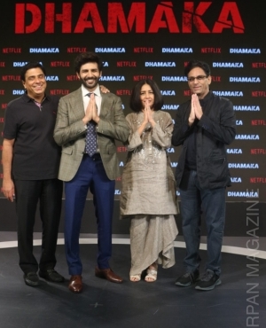 Kartik Aaryan in group photo