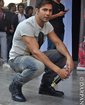 Varun Promotes 'Badlapur' at College Festival