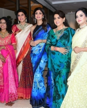 Shilpa Shetty poses with Shaina NC and others at the event 