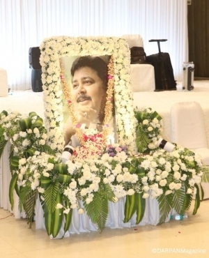 Veteran Actor Satish Shah's Funeral & Prayer Meet